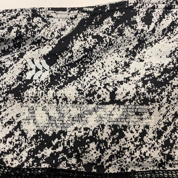 Sports Bra + Leggings Outfit - Picture 4 of 5